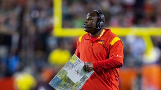Chiefs OC Eric Bieniemy still helping run offense from home during wife's recovery from shooting (Featured)