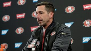 49ers Head Coach Kyle Shanahan injured, limited at start of training camp after car accident (Kyle Shanahan)
