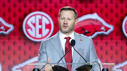 Ryan Silverfield and Arkansas outfit entire Razorbacks roster in custom fitted suit for home game days (Featured)