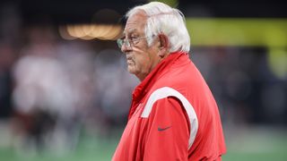 Iowa Taps NFL Legend Tom Moore as Senior Offensive Advisor (Tom Moore)